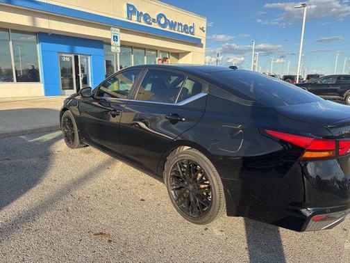 2022 Nissan Altima SR FWD