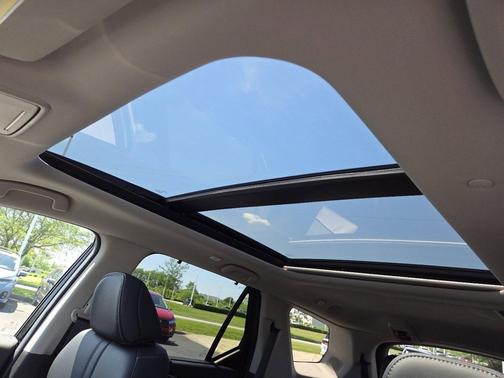 Crystal Black Pearl 2026 Honda Pilot Touring 8-Passenger