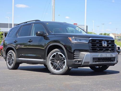 Crystal Black Pearl 2026 Honda Pilot Touring 8-Passenger