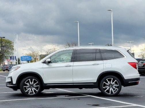 2022 Honda Pilot Touring 8-Passenger
