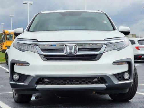 2022 Honda Pilot Touring 8-Passenger
