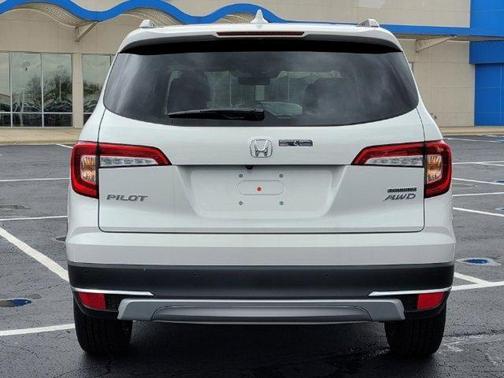 2022 Honda Pilot Touring 8-Passenger