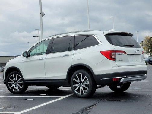 2022 Honda Pilot Touring 8-Passenger
