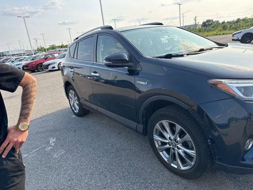 2017 Toyota RAV4 Hybrid SE