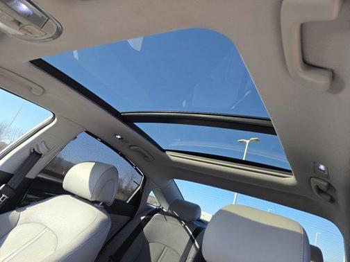 2016 Hyundai SONATA Hybrid Limited