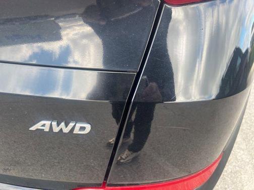 Black Noir Pearl 2017 Hyundai TUCSON SE