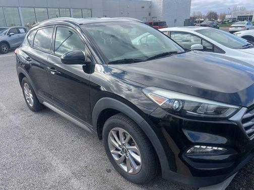 Black Noir Pearl 2017 Hyundai TUCSON SE