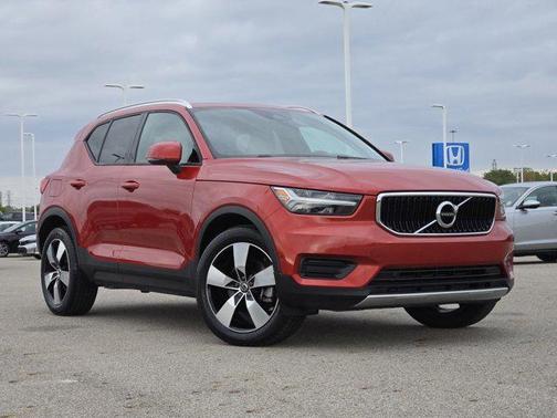 2019 Volvo XC40 T4 Momentum