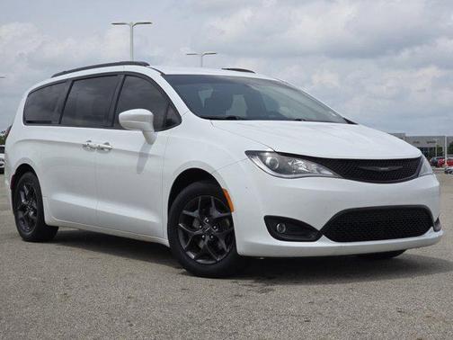 2018 Chrysler Pacifica Touring-L Plus