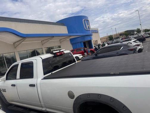 Bright White Clearcoat 2018 RAM 2500 Tradesman Crew Cab 4x4 8' Box