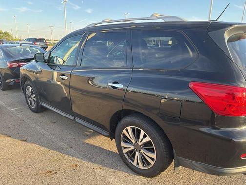 2017 Nissan Pathfinder SL