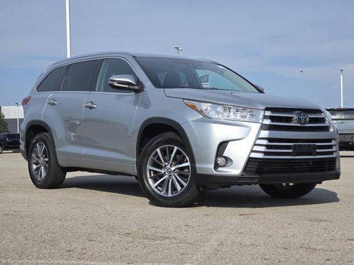 Celestial Silver Metallic 2018 Toyota Highlander XLE