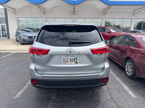 Celestial Silver Metallic 2018 Toyota Highlander XLE