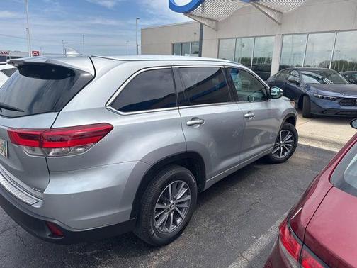 Celestial Silver Metallic 2018 Toyota Highlander XLE