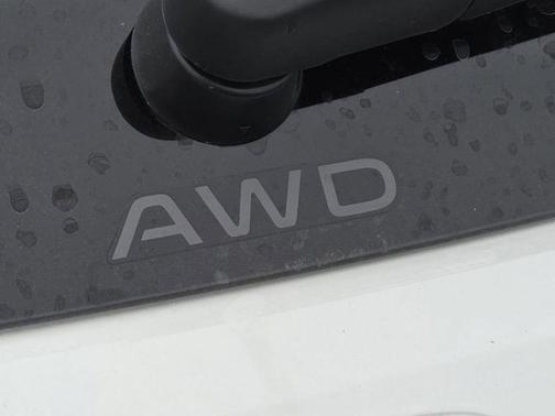 Platinum White Pearl 2027 Honda HR-V EX-L