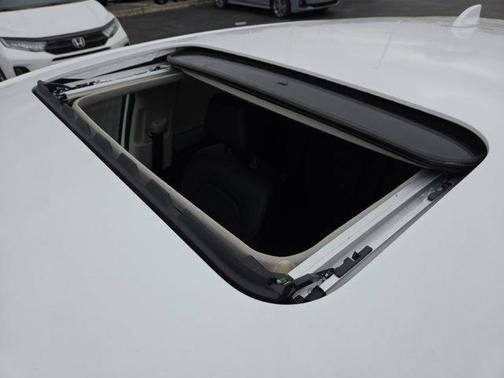 Platinum White Pearl 2027 Honda HR-V EX-L