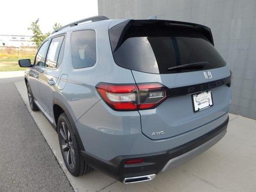 2023 Honda Pilot Touring 8-Passenger