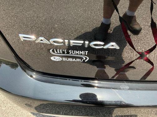 Diamond Black Crystal Pearlcoat 2025 Chrysler Pacifica L