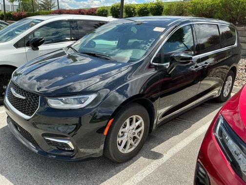 Diamond Black Crystal Pearlcoat 2025 Chrysler Pacifica L