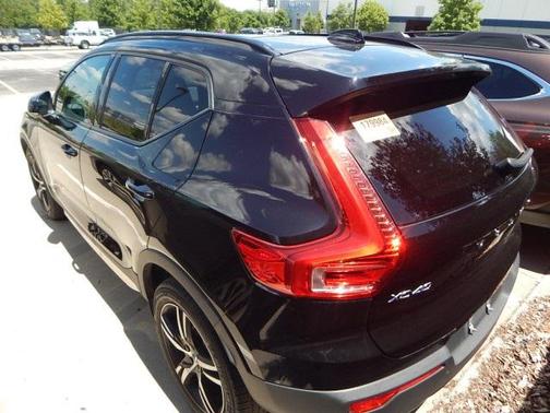 2021 Volvo XC40 T5 R-Design
