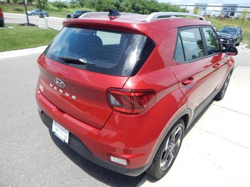 2022 Hyundai VENUE SEL