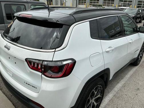 Bright White Clearcoat 2024 Jeep Compass Limited