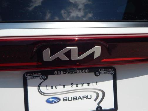 2024 Kia Carnival SX