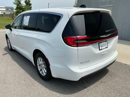 Bright White Clearcoat 2025 Chrysler Pacifica L