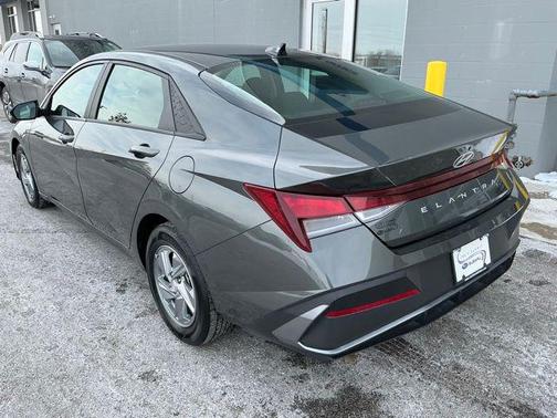 2024 Hyundai ELANTRA SE
