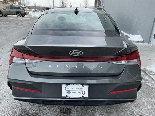 2024 Hyundai ELANTRA SE