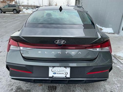 2024 Hyundai ELANTRA SE