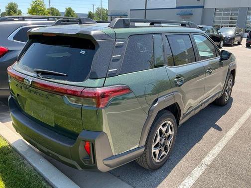 Deep Emerald Green Pearl 2026 Subaru Outback Touring