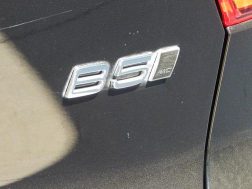 2023 Volvo XC40 B5 Plus Dark Theme