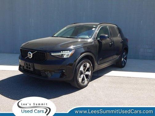 2023 Volvo XC40 B5 Plus Dark Theme