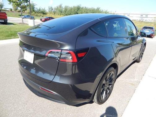 2024 Tesla Model Y Long Range