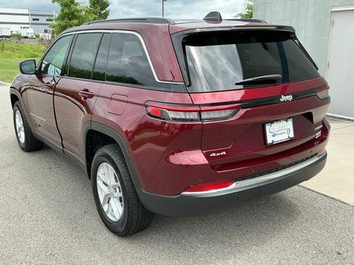 Velvet Red Pearlcoat 2026 Jeep Grand Cherokee Laredo