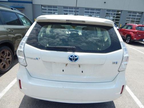 2013 Toyota Prius v Five