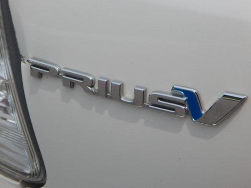 2013 Toyota Prius v Five