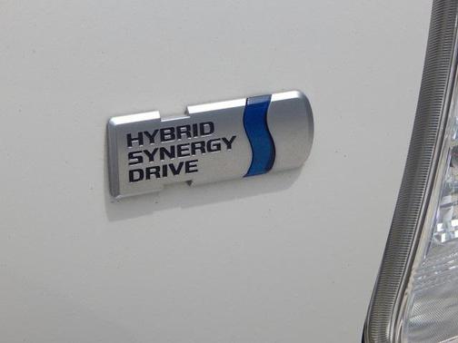 2013 Toyota Prius v Five