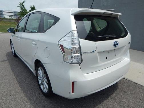 2013 Toyota Prius v Five