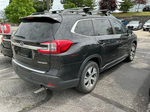 Crystal Black Silica 2023 Subaru Ascent Premium 7-Passenger