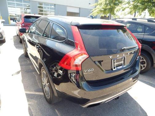2015 Volvo V60 Cross Country T5 Platinum