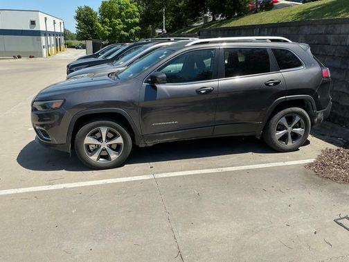 Granite Crystal Metallic Clearcoat 2019 Jeep Cherokee Limited