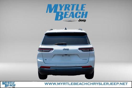Bright White Clearcoat 2021 Jeep Grand Cherokee L Laredo