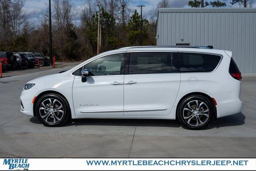 Bright White Clearcoat 2026 Chrysler Pacifica L