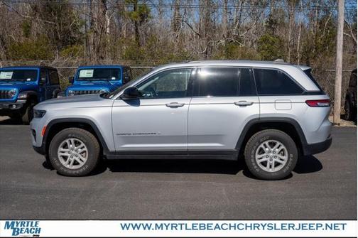 2023 Jeep Grand Cherokee Laredo 4x4