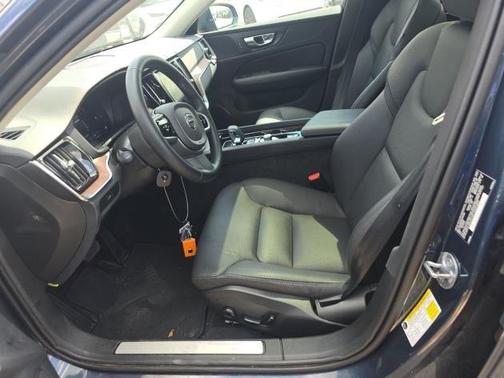 2025 Volvo V60 Cross Country B5 Plus