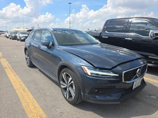 2025 Volvo V60 Cross Country B5 Plus