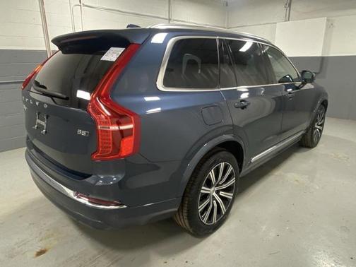 2025 Volvo XC90 B5 Core