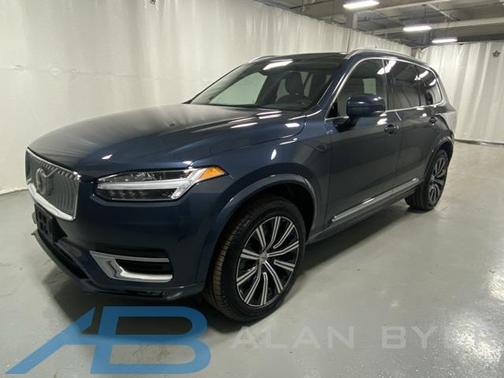 2025 Volvo XC90 B5 Core
